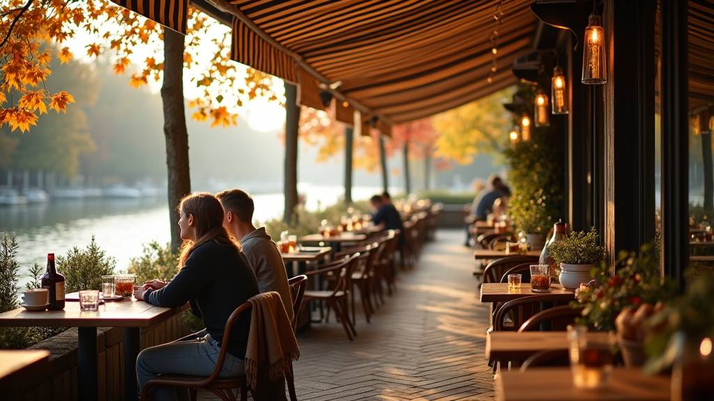 Terrasse de La Guinguette du Parc à Nantes avec arbres rouges d'automne et tables en bois